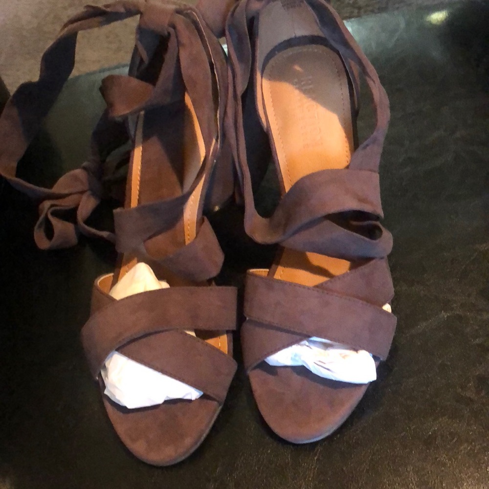 Kenneth Cole strapped sandals